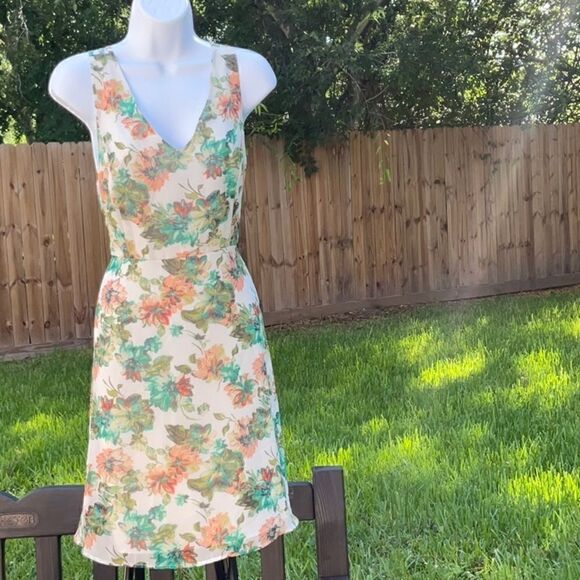 Take 50% OFF- Forever 21 Contemporary Floral Dress, Size-M - Picture 1 of 8